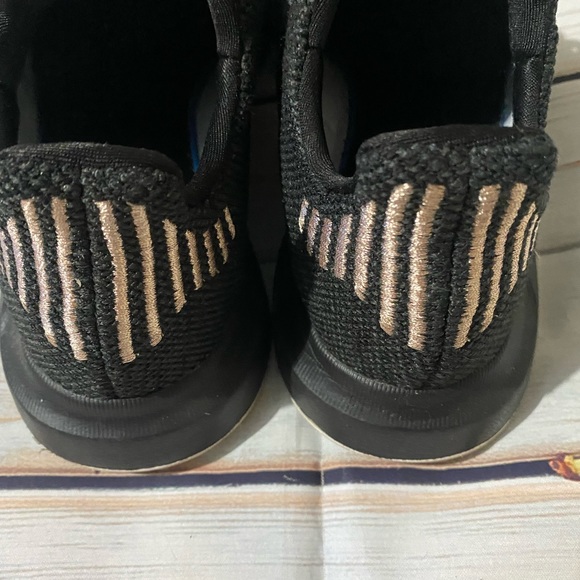 Women Adidas Swift Run - Picture 4 of 6